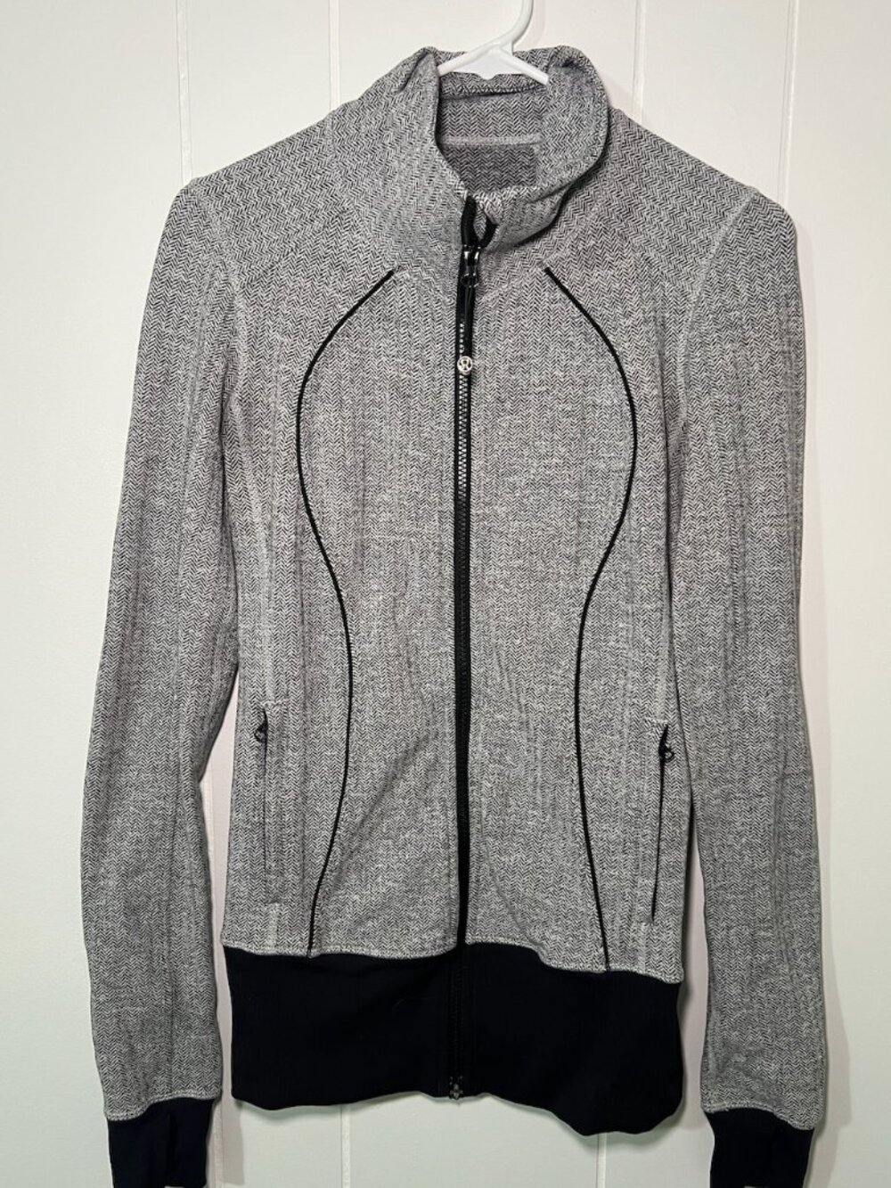 Lululemon Women's Zip Up Jacket | Size 4 | Black/White/Grey